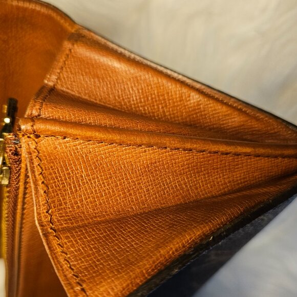 Louis Vuitton Monogram Sarah Wallet - Picture 14 of 14